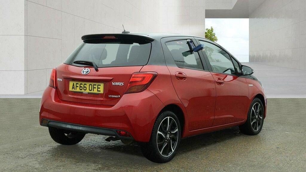 Toyota Yaris 1.5 Vvt-h Design E-cvt Euro 6 Red #4