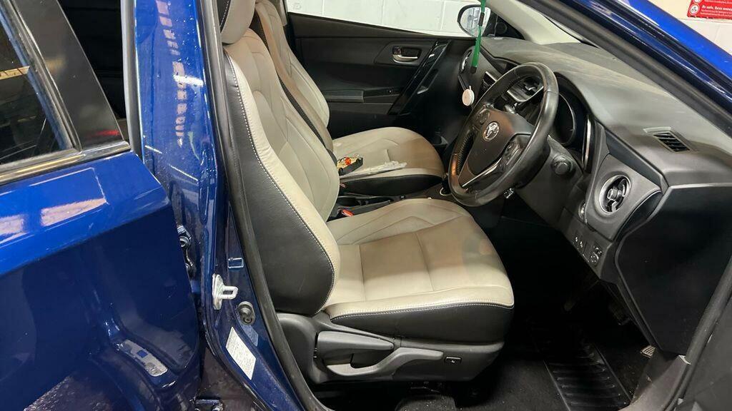 Toyota Auris Hatchback #12
