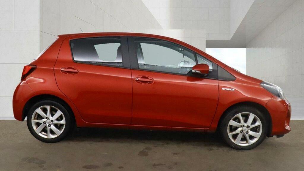 Toyota Yaris 1.5 Vvt-h Excel E-cvt Euro 6 15In Alloy Red #5
