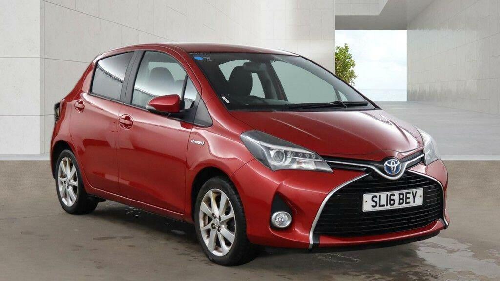 Toyota Yaris 1.5 Vvt-h Excel E-cvt Euro 6 15In Alloy Red