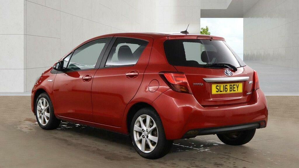 Toyota Yaris 1.5 Vvt-h Excel E-cvt Euro 6 15In Alloy Red #3