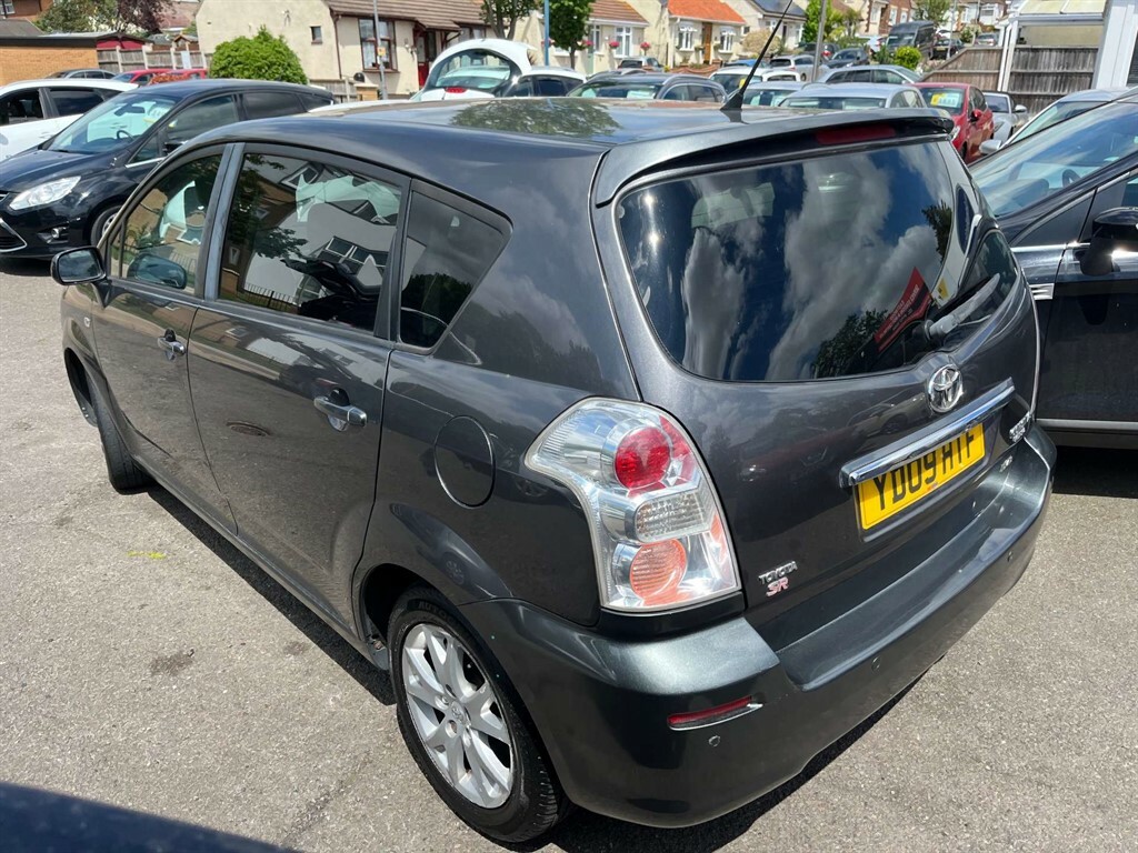 Toyota Corolla Verso Sr D-4d Grey #2