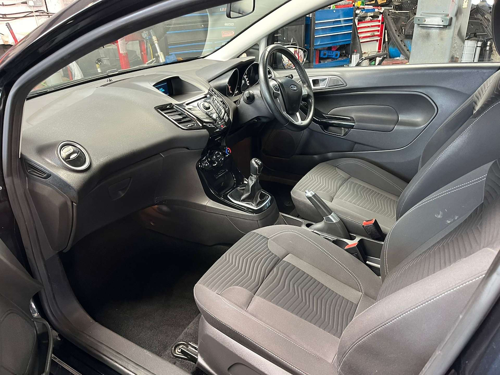 Ford Fiesta Zetec Black #4
