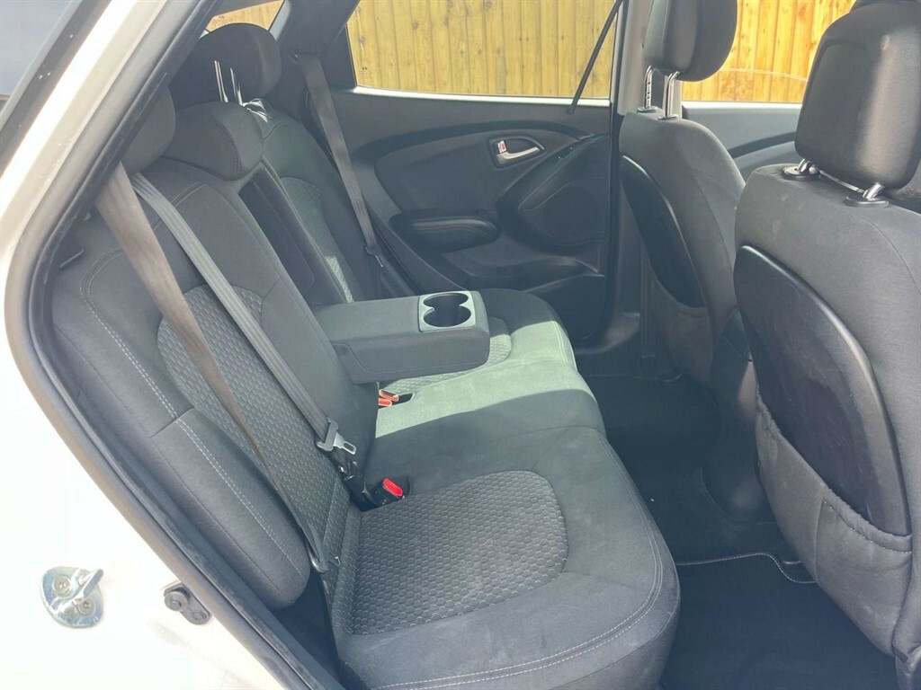 Hyundai Ix35 Style Crdi White #6