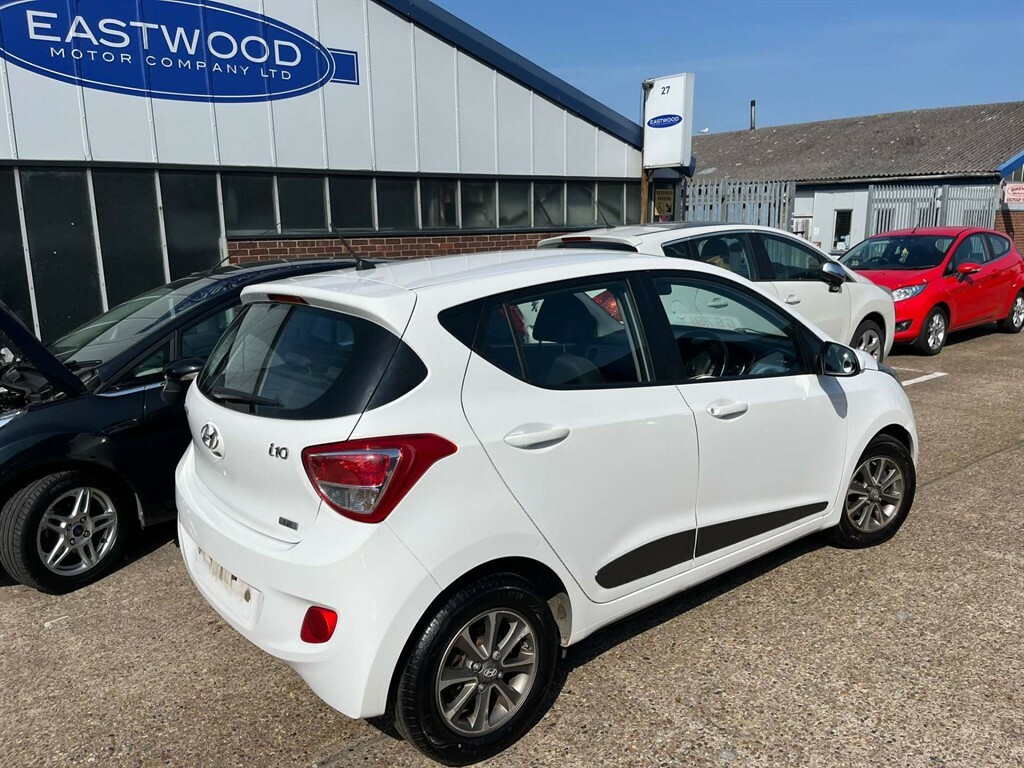 Hyundai I10 Premium White #2