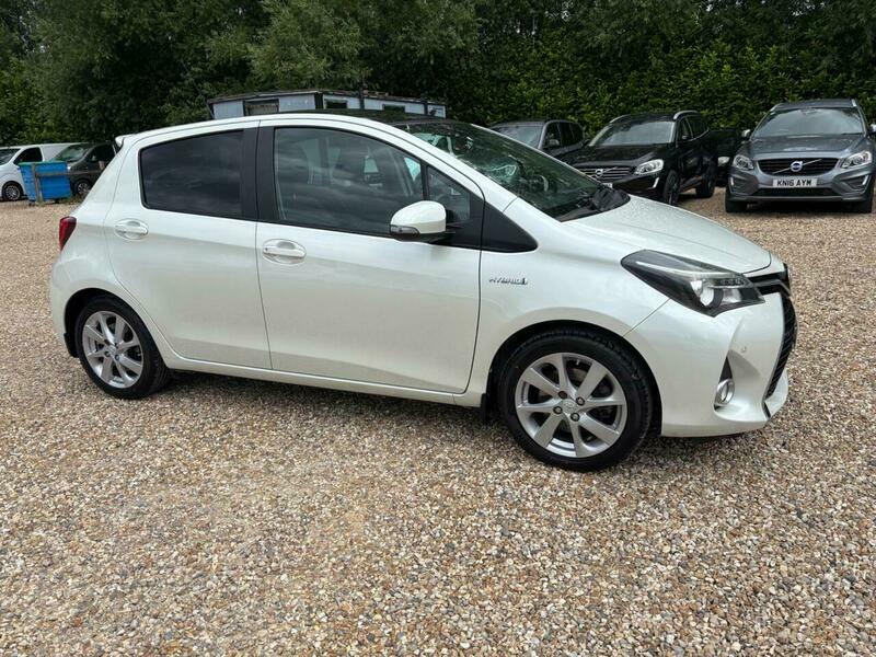 Toyota Yaris 1.5 Vvt-h Excel E-cvt White