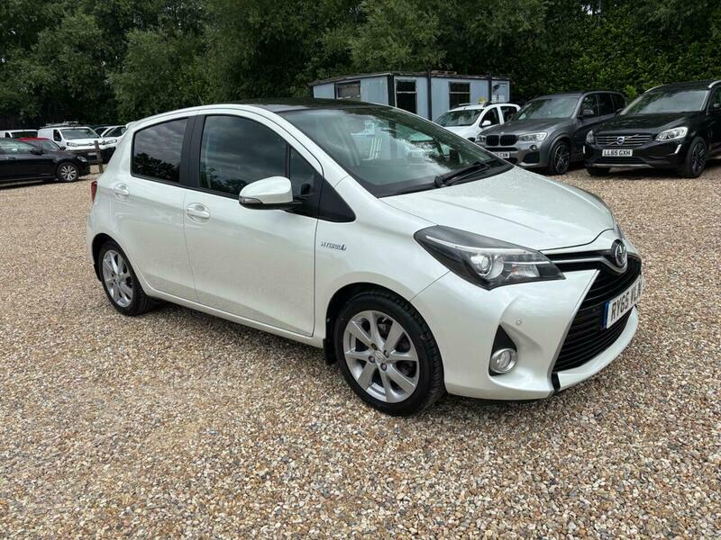 Toyota Yaris 1.5 Vvt-h Excel E-cvt White #2