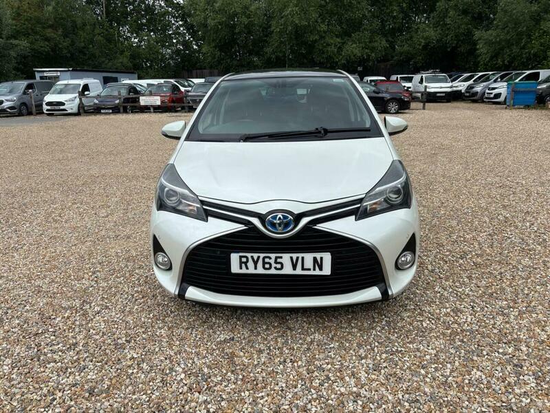 Toyota Yaris 1.5 Vvt-h Excel E-cvt White #5