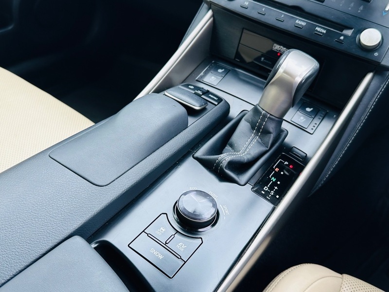 Lexus IS 300H Premier U1536 Ulez Grey #17