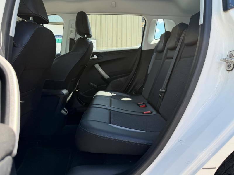 Peugeot 2008 Blue Hdi Active White #16