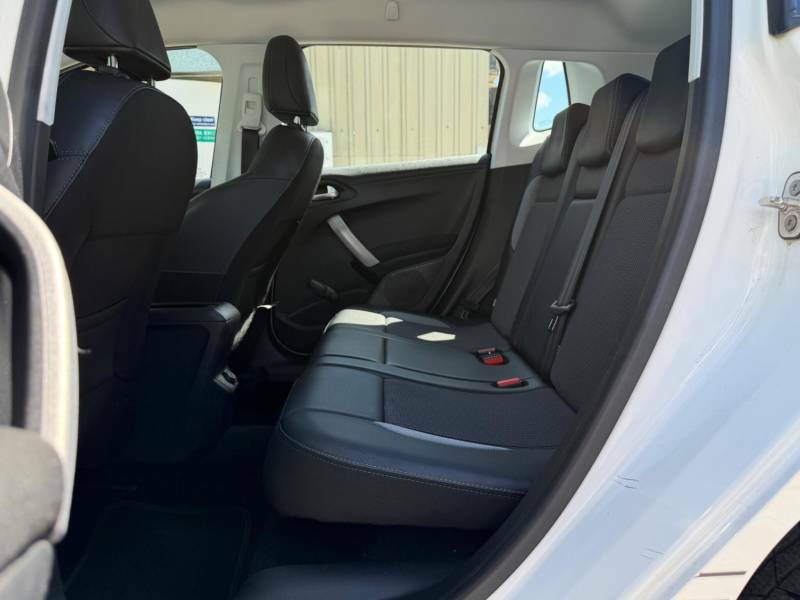 Peugeot 2008 Blue Hdi Active White #15