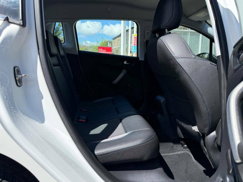 Peugeot 2008 Blue Hdi Active White #20
