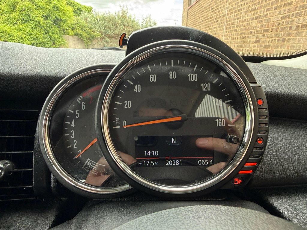 Mini Hatch 1.2L One White #3