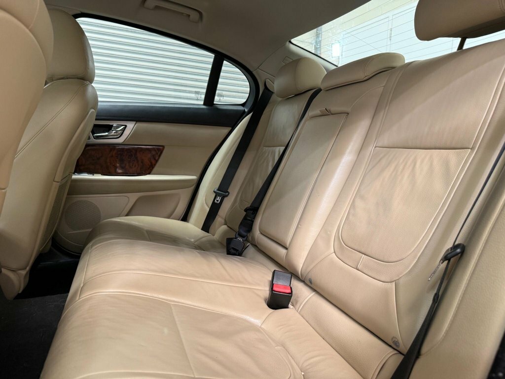 Jaguar XF 2.2L Luxury MV13MBX Gold #4