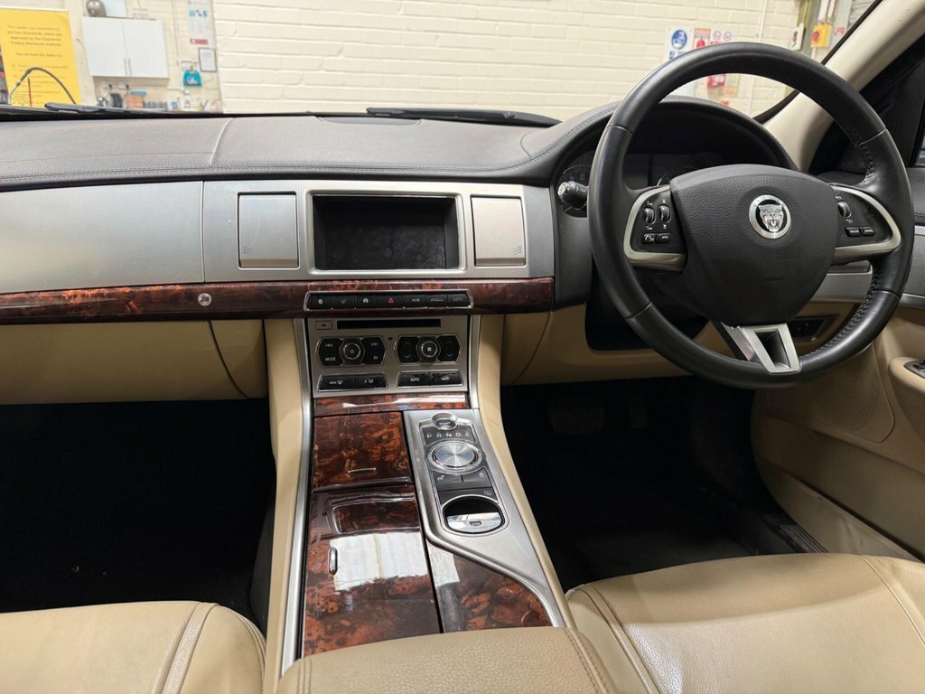 Jaguar XF 2.2L Luxury MV13MBX Gold #2