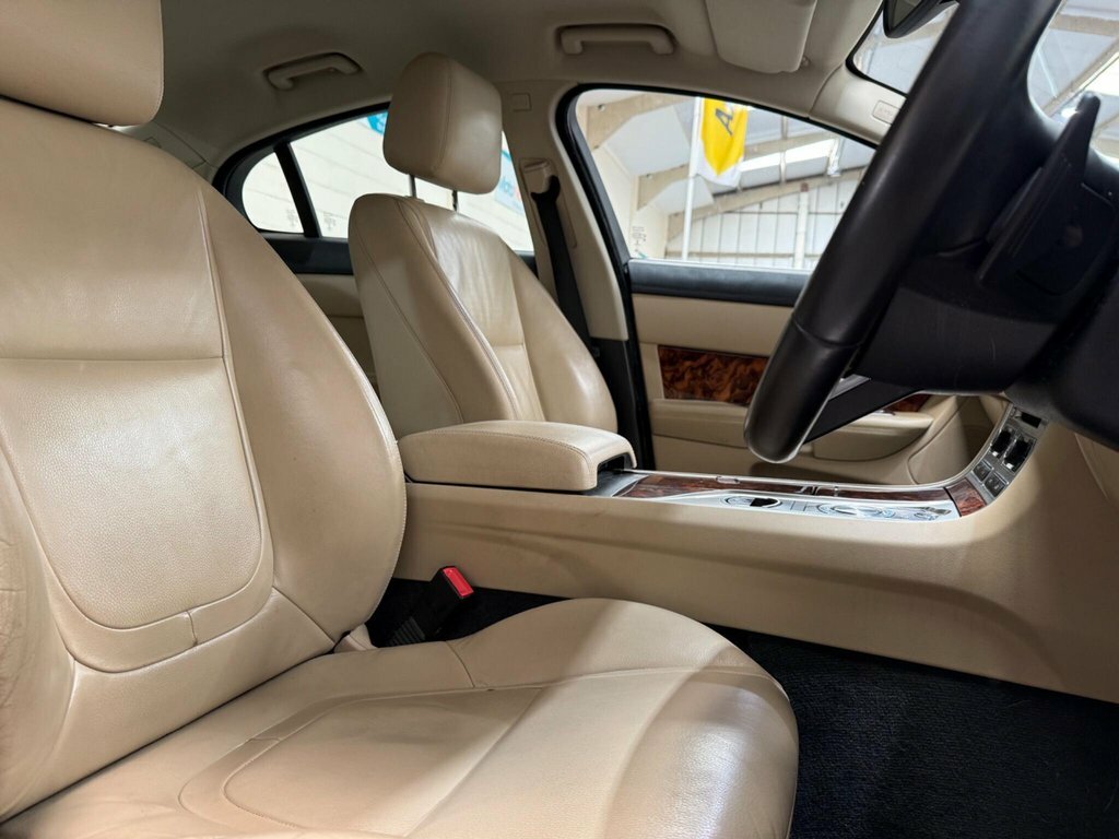 Jaguar XF 2.2L Luxury MV13MBX Gold #6