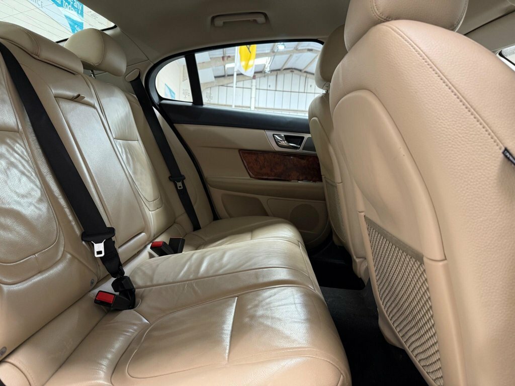 Jaguar XF 2.2L Luxury MV13MBX Gold #5