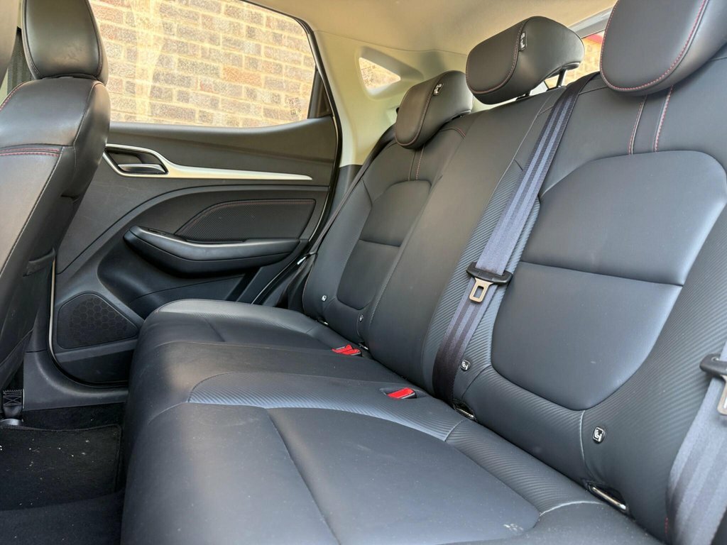 MG ZS 1L Exclusive White #4