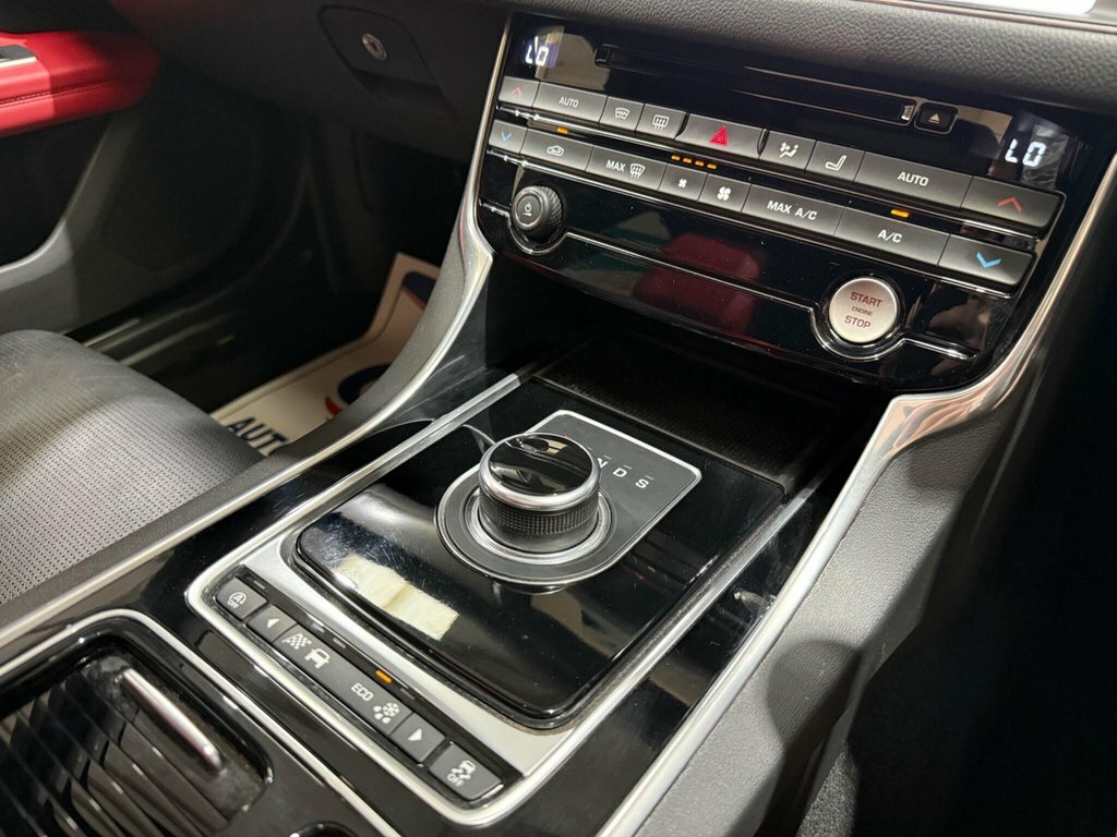 Jaguar XF 3L S Black #6
