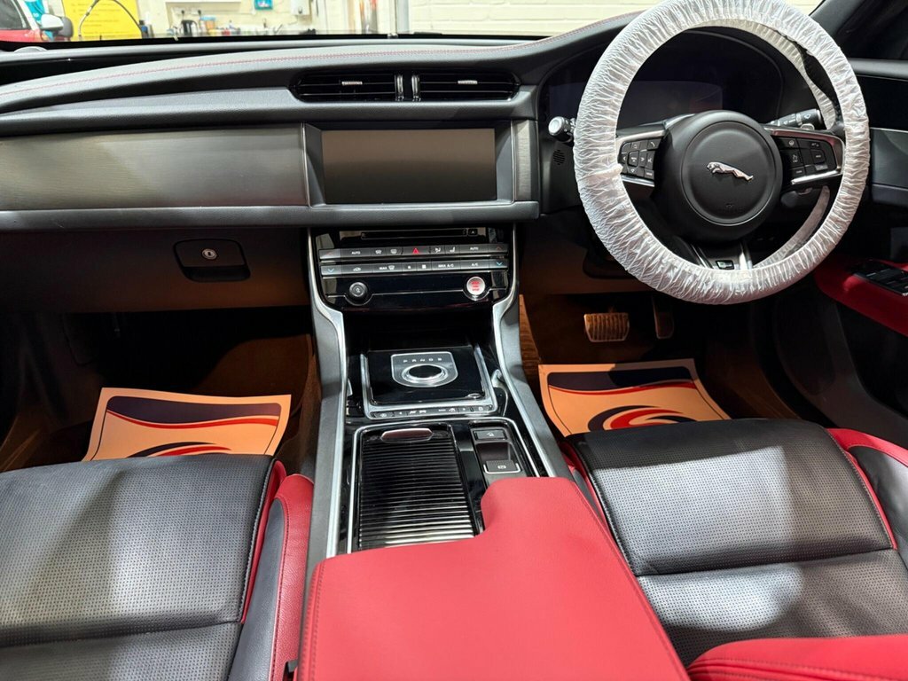 Jaguar XF 3L S Black #2
