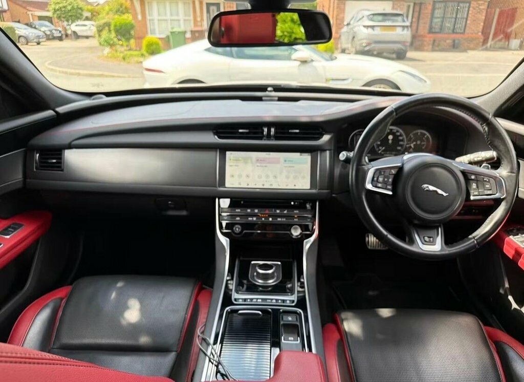 Jaguar XF 3L S Black #3