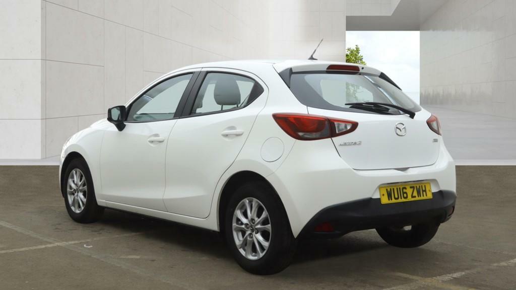 Mazda 2 Se-l White #4
