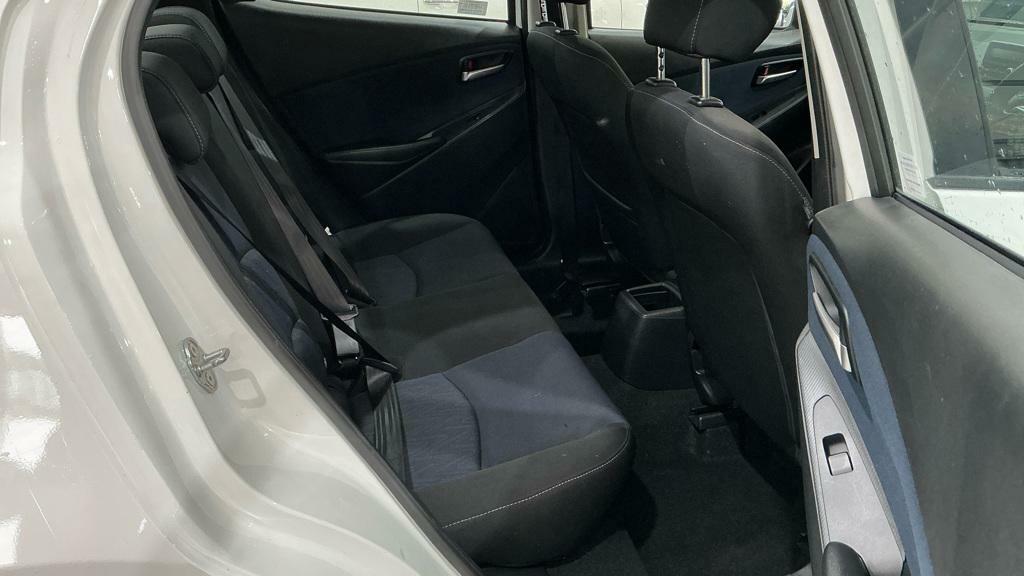 Mazda 2 Se-l White #5