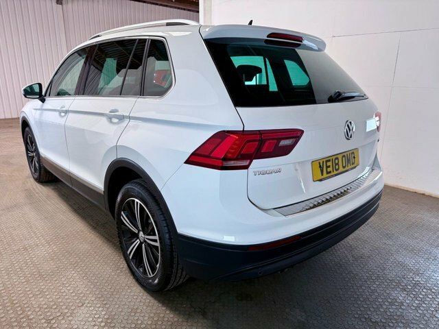 Volkswagen Tiguan 2018 1.4 Tsi Se Navigation Suv Dsg 4Mot White #4