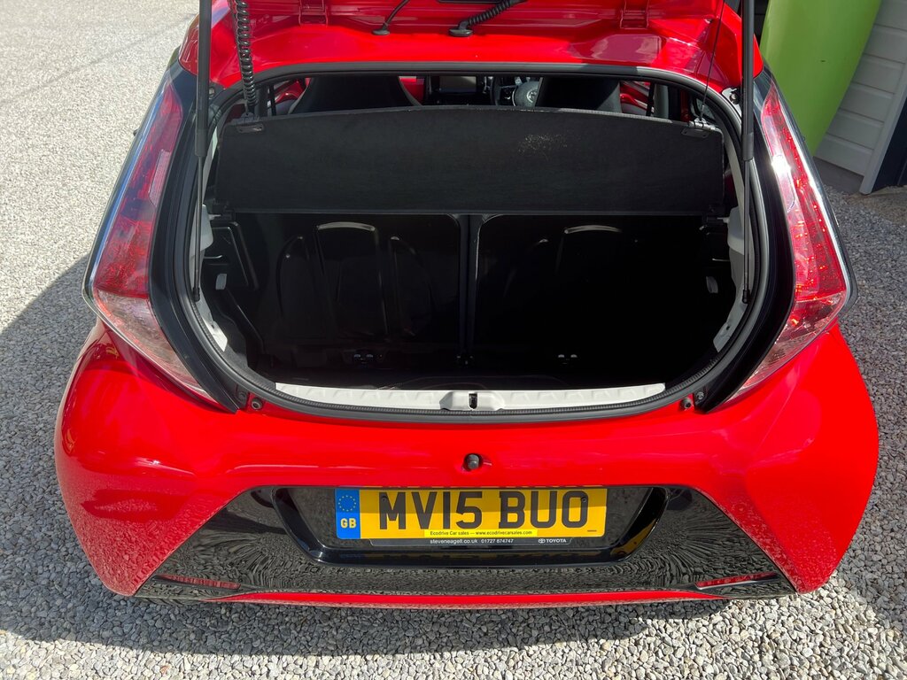 Toyota Aygo 1.0 Vvt-i X-pression Hatchback E MV15BUO Red #4