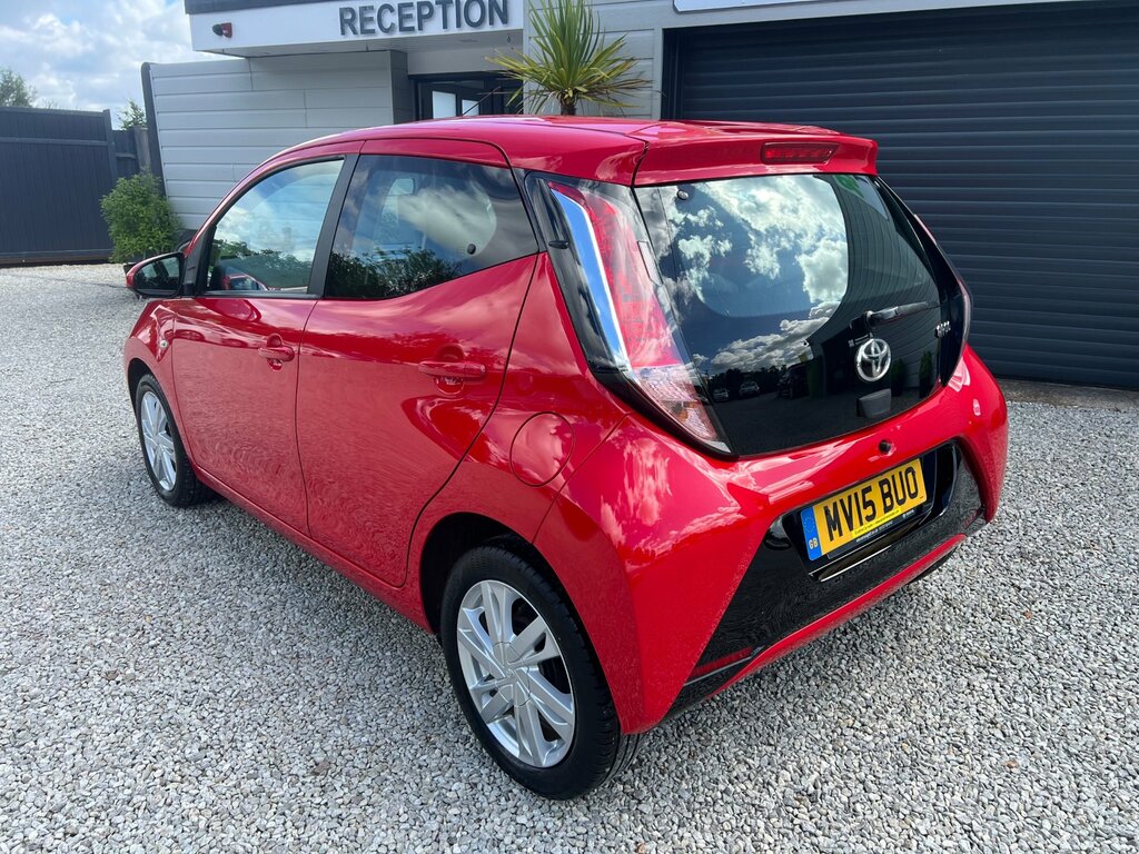 Toyota Aygo 1.0 Vvt-i X-pression Hatchback E MV15BUO Red #2