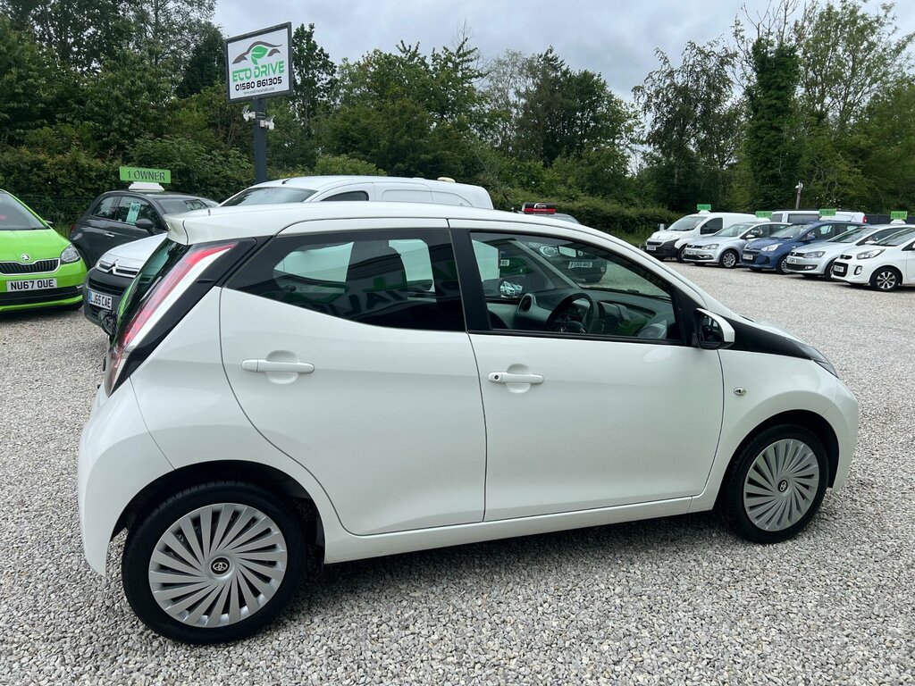 Toyota Aygo 1.0 Vvt-i X-play Hatchback Euro White #6