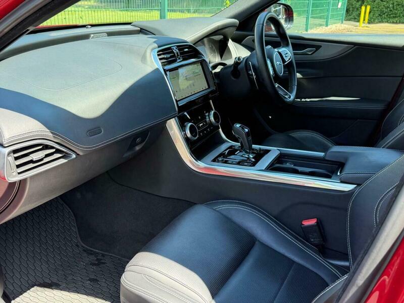 Jaguar XE 2.0 P250i R-dynamic S Red #5