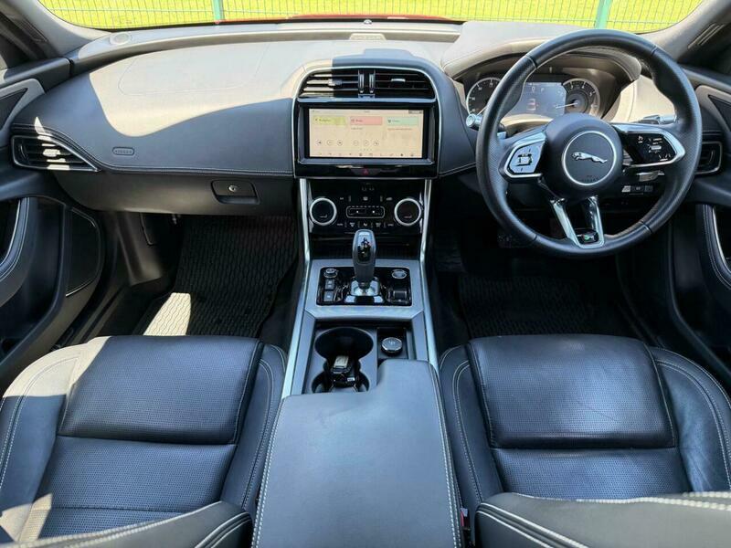 Jaguar XE 2.0 P250i R-dynamic S Red #4