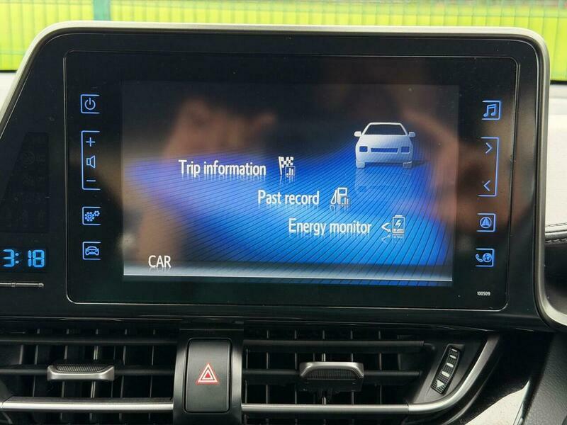 Toyota C-Hr Excel White #11