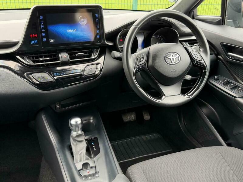 Toyota C-Hr Excel White #6