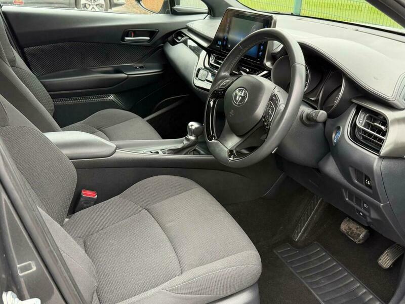 Toyota C-Hr Excel White #8