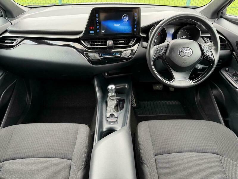 Toyota C-Hr Excel White #4