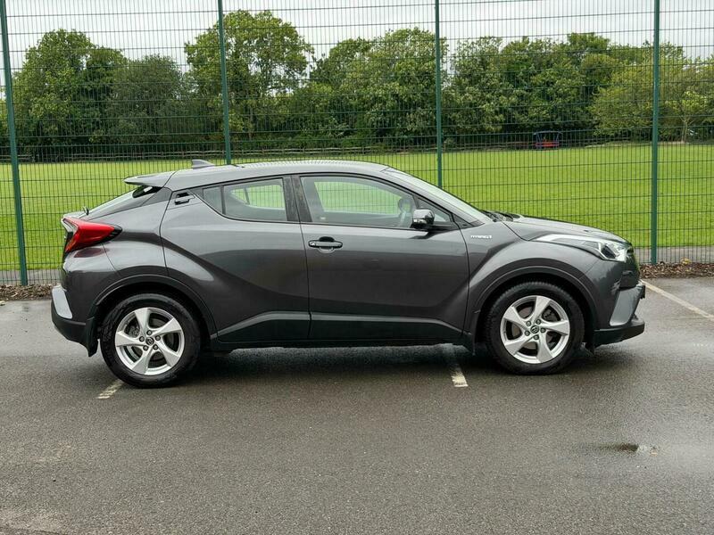 Toyota C-Hr Excel White #32