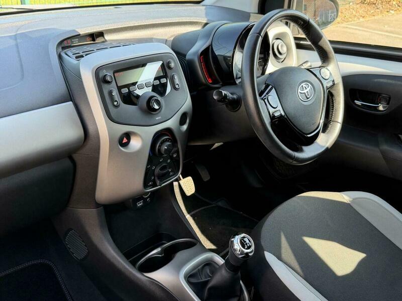Toyota Aygo 1.0 Vvt-i X-play Euro White #5