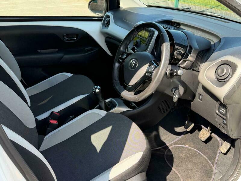 Toyota Aygo 1.0 Vvt-i X-play Euro White #6