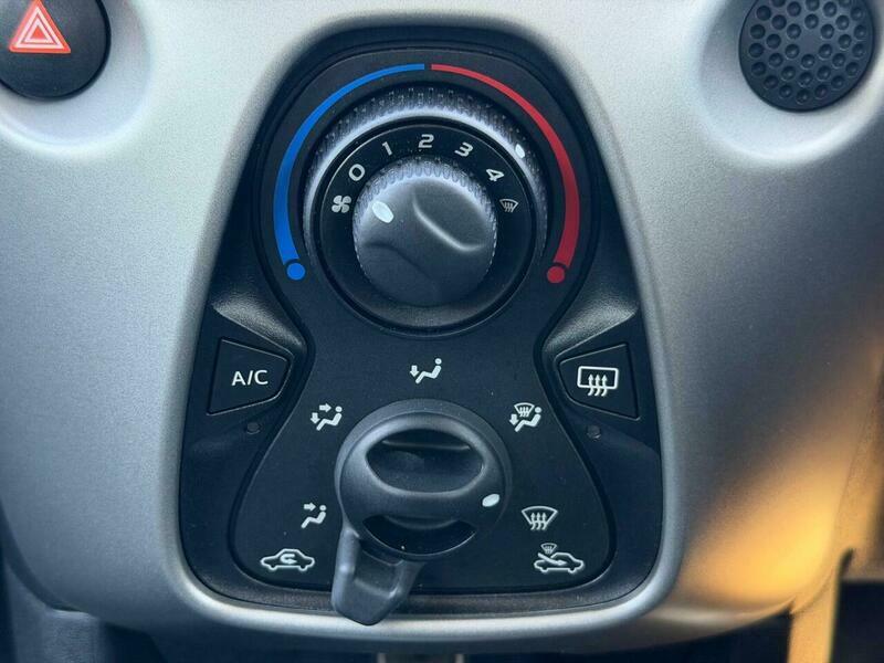 Toyota Aygo 1.0 Vvt-i X-press White #31