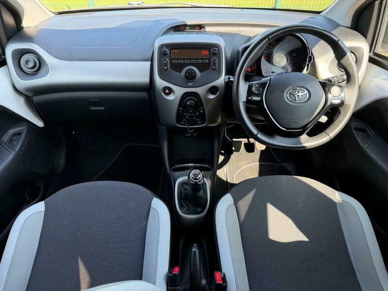 Toyota Aygo 1.0 Vvt-i X-play Euro White #4