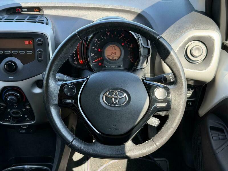 Toyota Aygo 1.0 Vvt-i X-press White #23