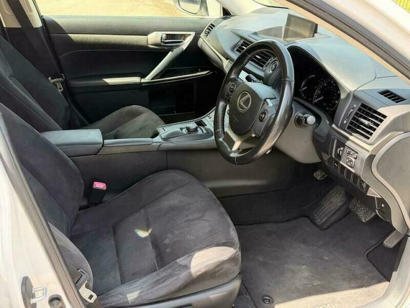 Lexus CT 1.8 200H Advance Cvt White #4