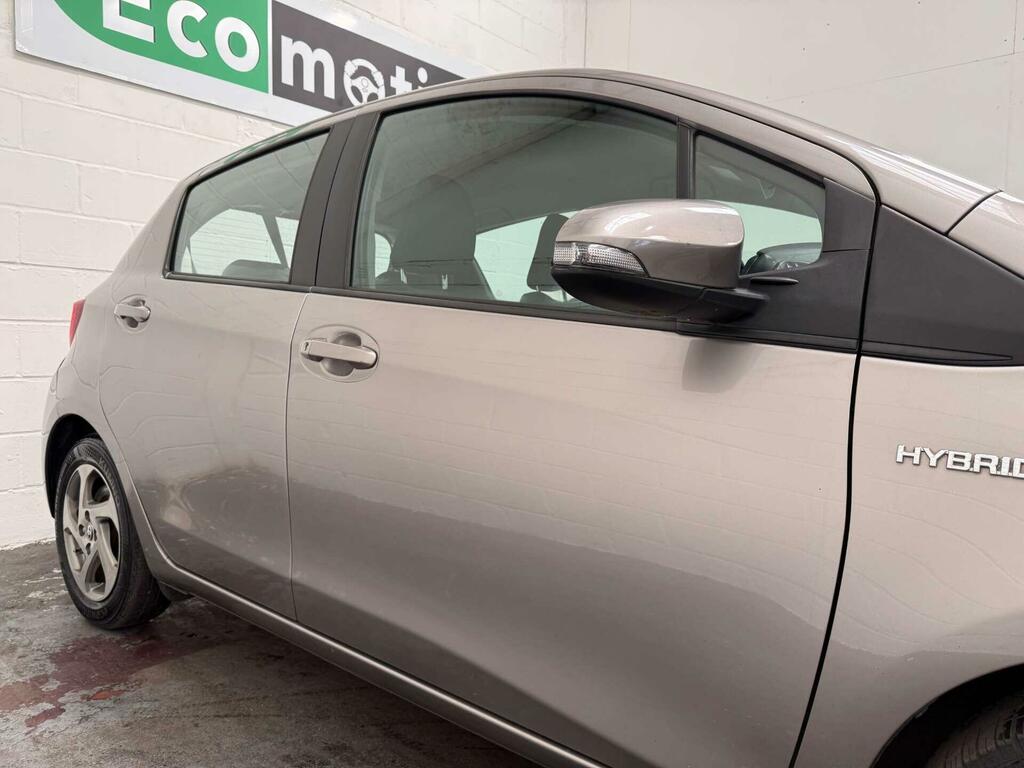 Toyota Yaris 1.5 Vvt-h Icon E-cvt Euro 6 LN15XYS Brown #4