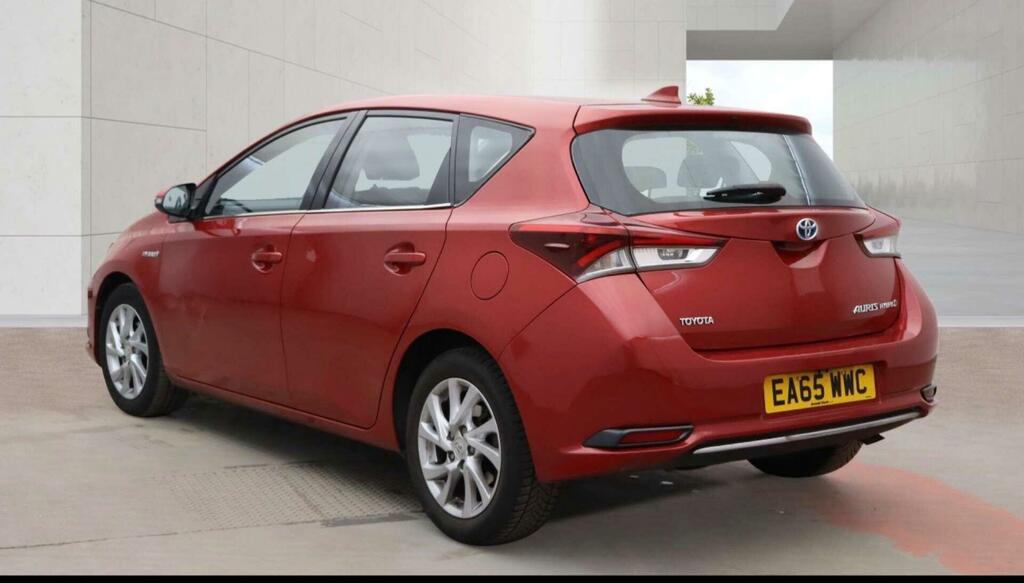 Toyota Auris Business Edition Red #3