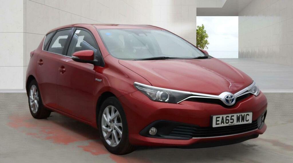 Toyota Auris Business Edition Red
