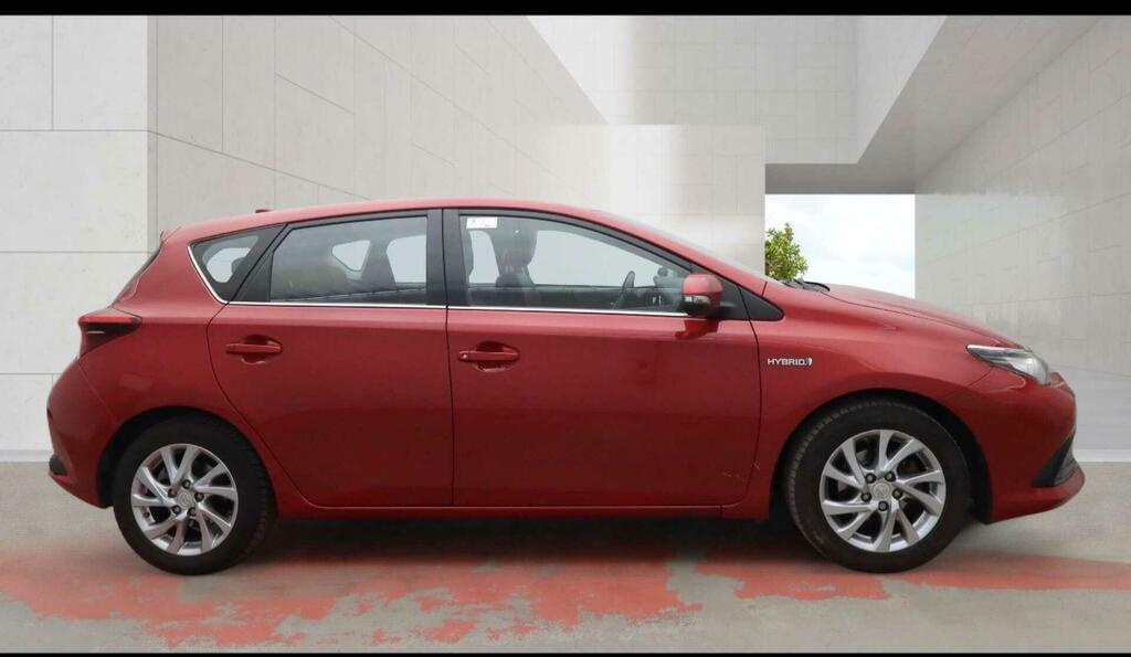 Toyota Auris Business Edition Red #6