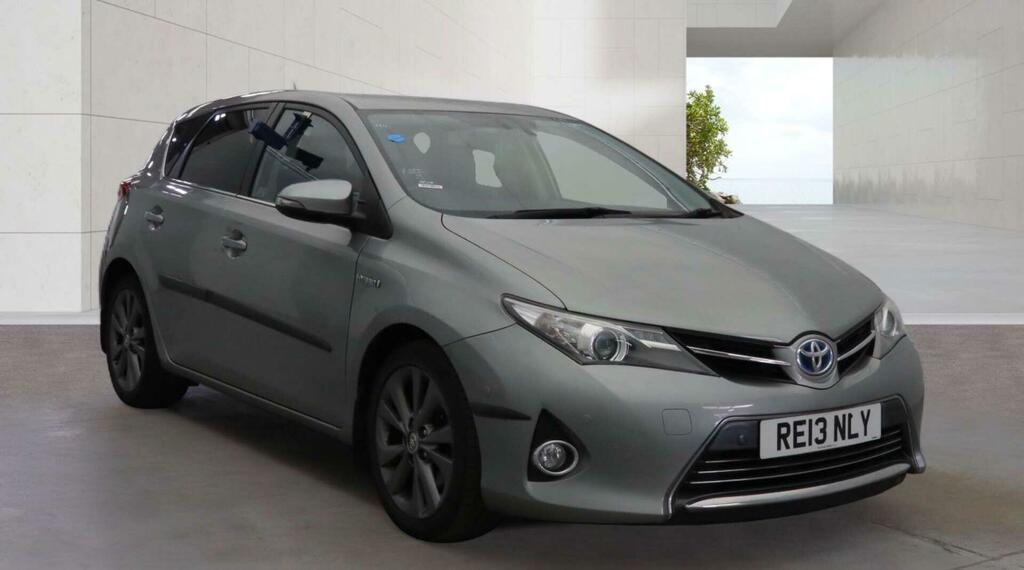 Toyota Auris Excel Grey