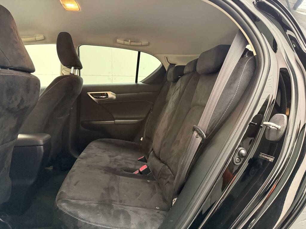 Lexus CT Advance Black #38
